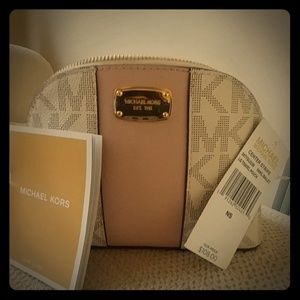 Michael Kors Jet Set Lg Travel Pouch center stripe